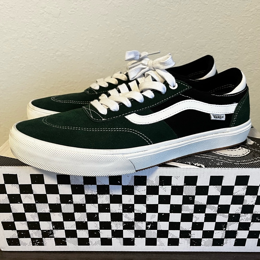 Vans Gilbert Crockett Dark Green/White Men’s Size 11.5